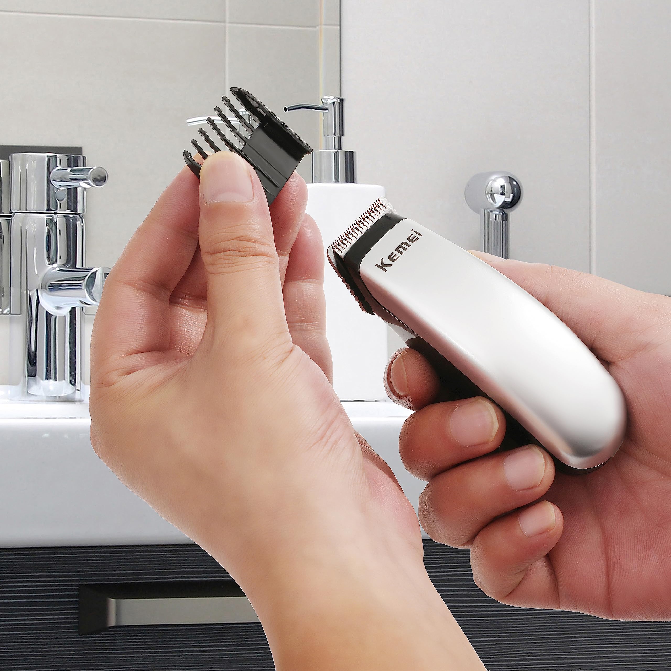 KEMEI mini trimmer with 3 guide combs supports various hair lengths