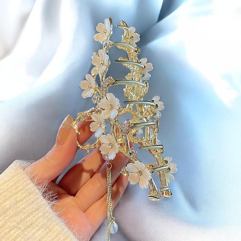 KEMMINTVN rhinestone petals add subtle sparkle to everyday or special-occasion hair.