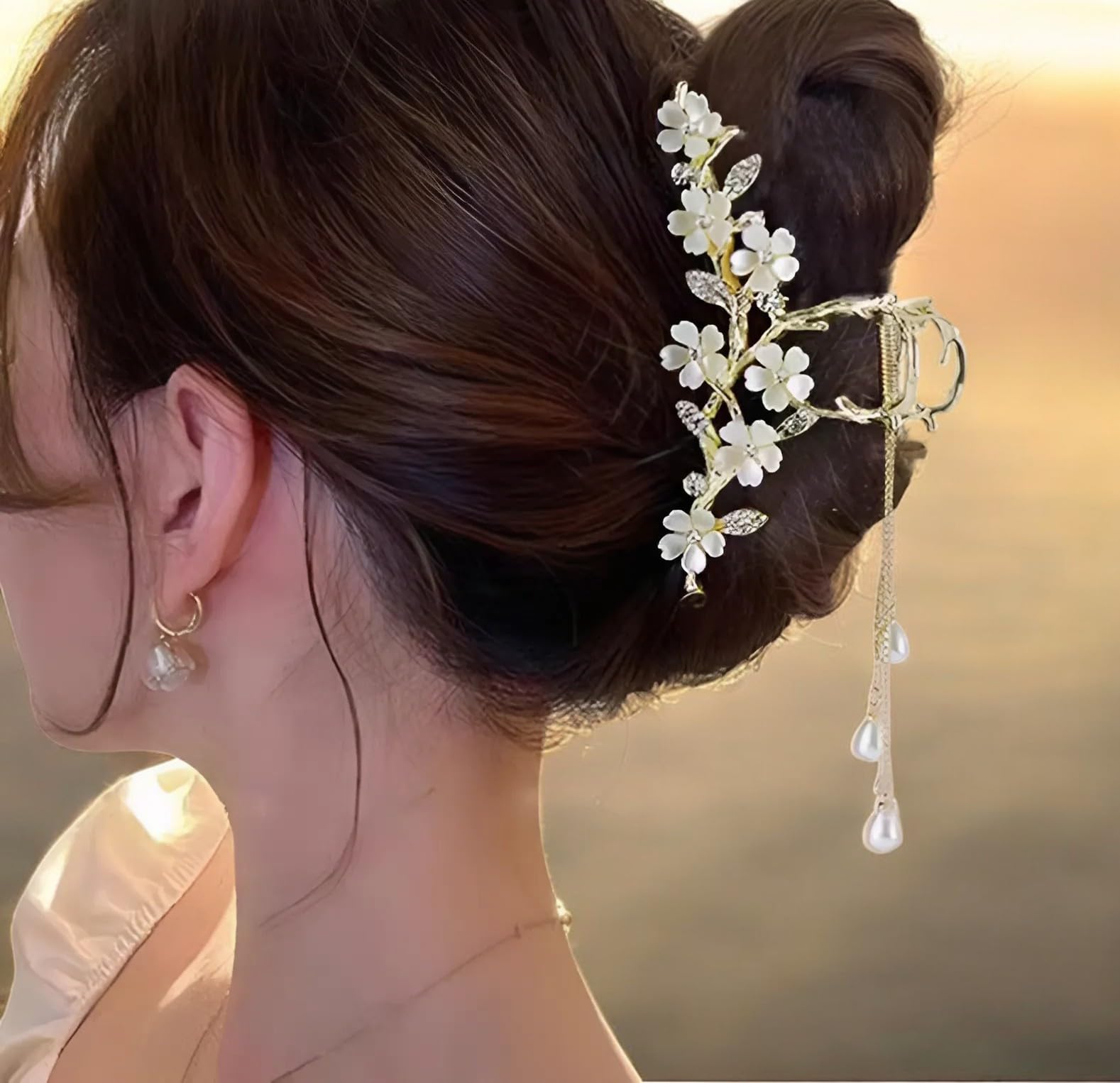 KEMMINTVN secure-fit shark clip mechanism keeps hairstyles in place.