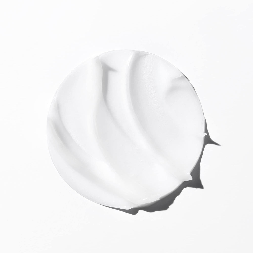 KÉRASTASE Blond Absolu Cicaextreme shine contrast — enhanced light reflection on treated blond hair.
