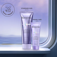 KÉRASTASE Blond Absolu Cicaflash application on hair lengths for detangling.