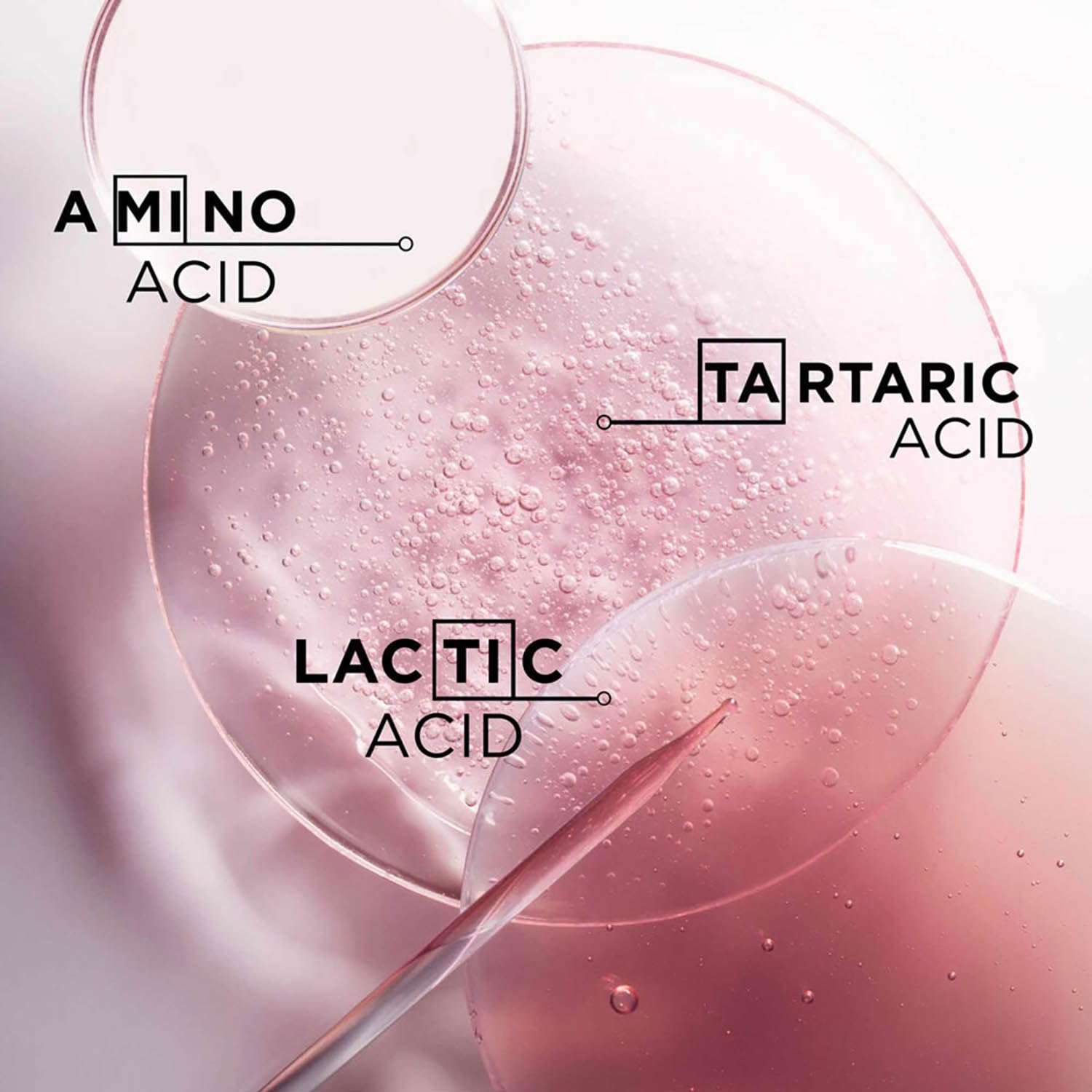 KÉRASTASE creamy texture on hand showing hydration and lightweight feel