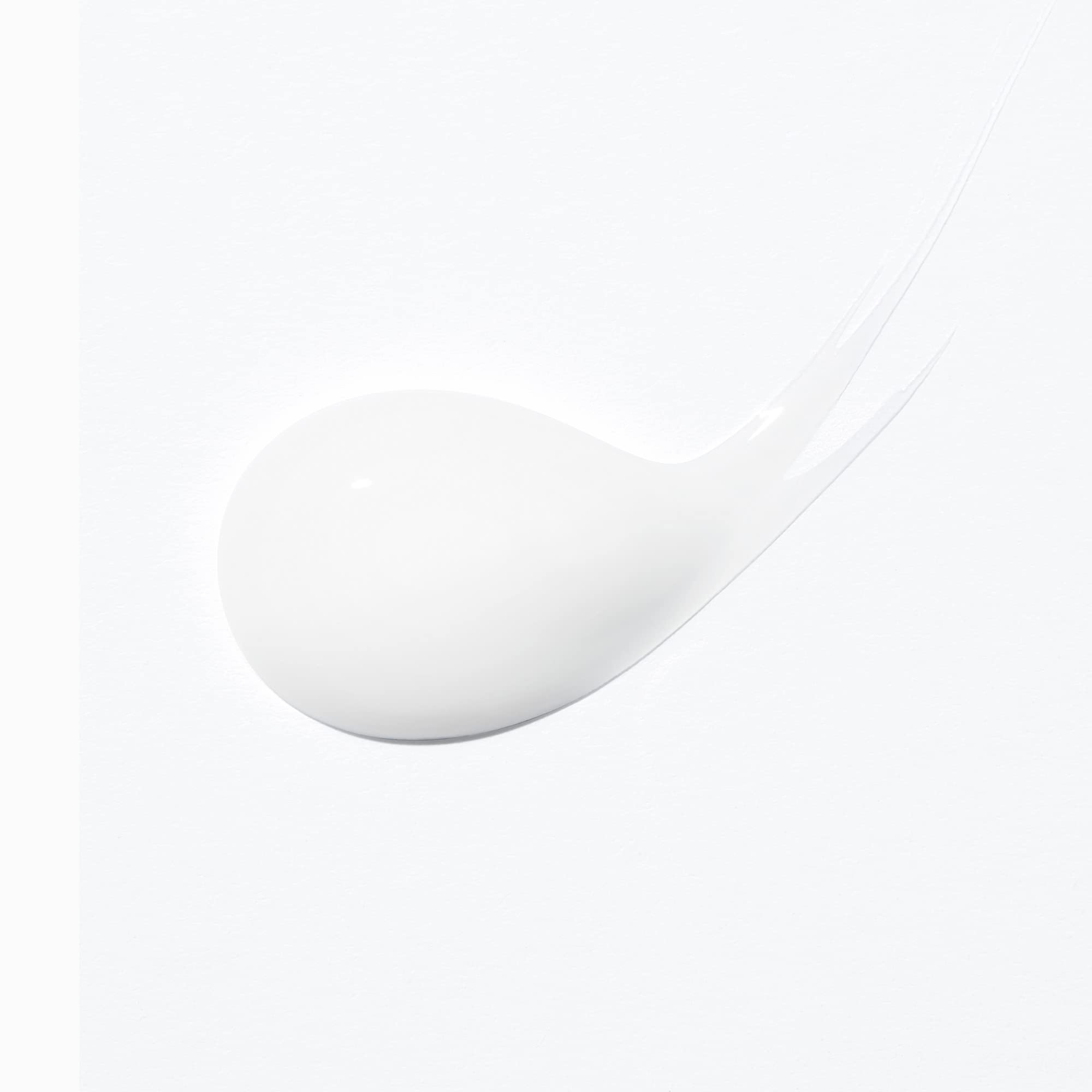 KÉRASTASE Curl Manifesto Gelee before-and-after shows improved curl definition