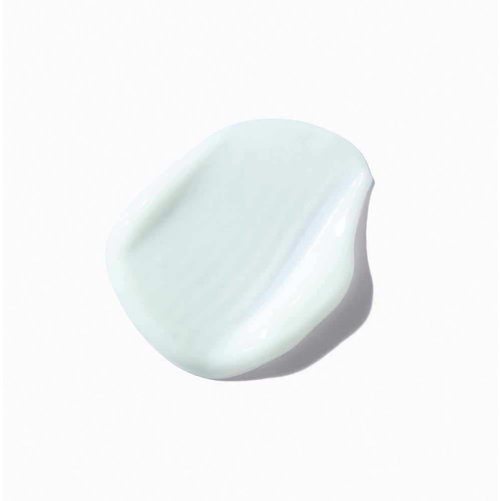 KÉRASTASE Resistance Ciment Anti-Usure close-up of treated damaged hair fibers.