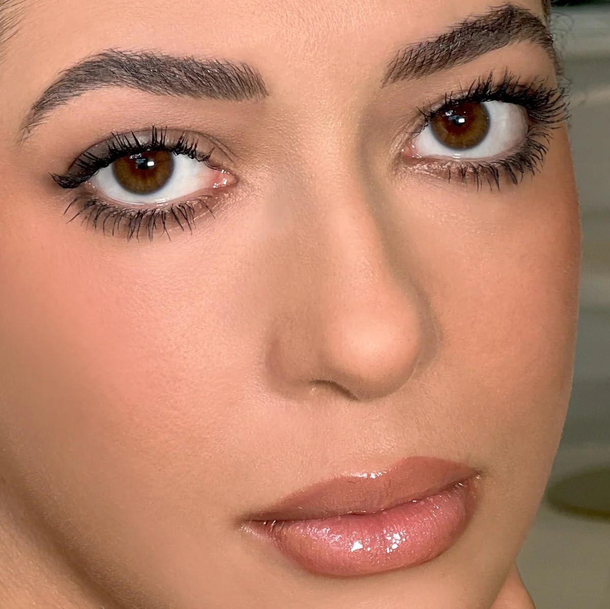 Kevyn Aucoin Eyelash Curler is easy to use for quick daily curls.