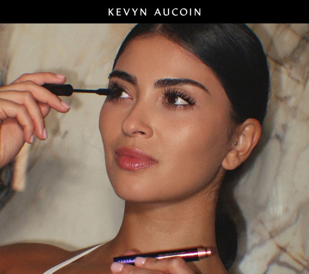 Kevyn Aucoin The Curling Mascara brush detail delivering a full-volume look.