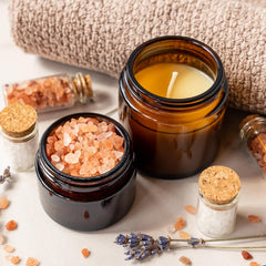 KEYWING amber jar with black lid pack demonstrates secure seal for travel