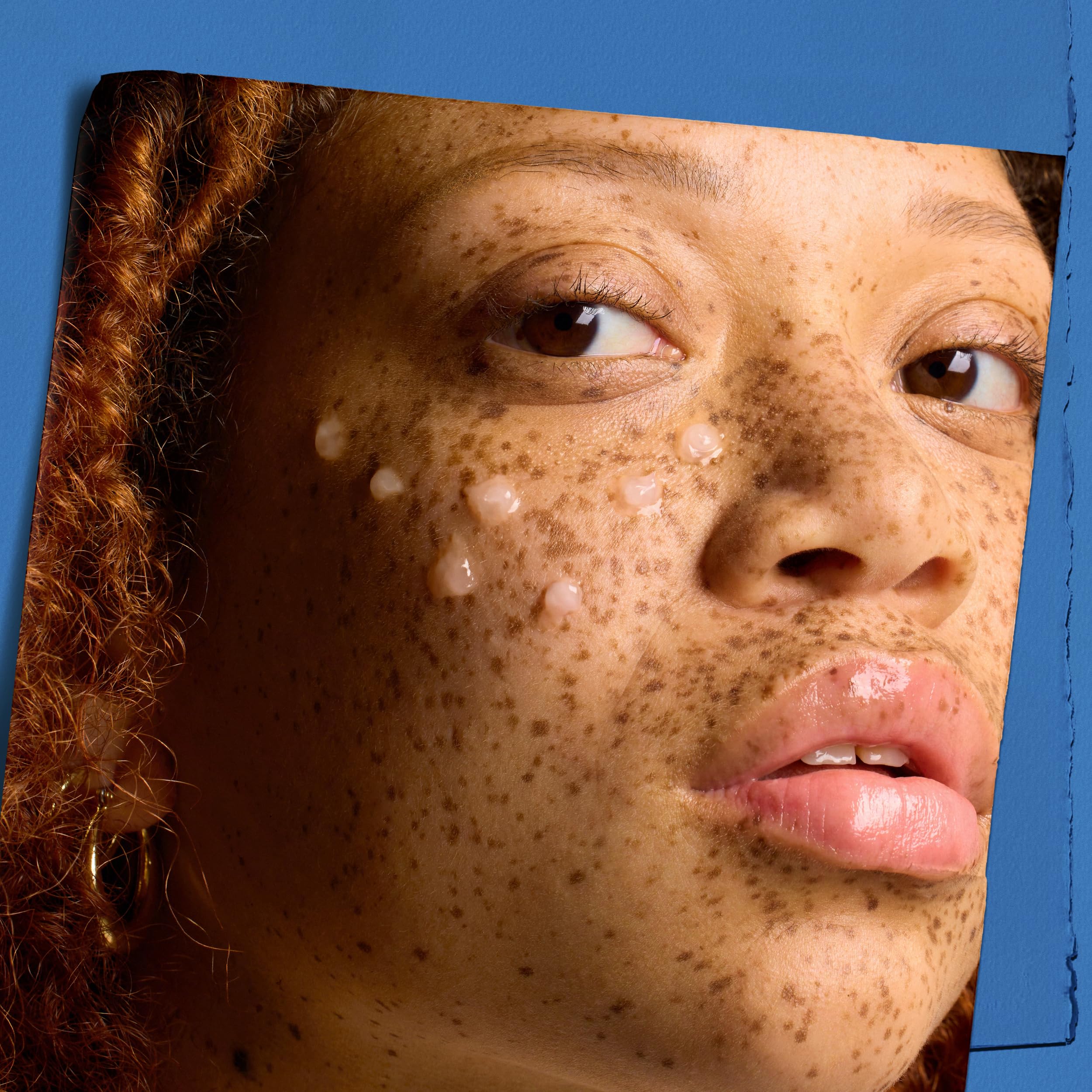 Kiehl's Hydro-Plumping Serum texture swatch displaying smooth skin feel.
