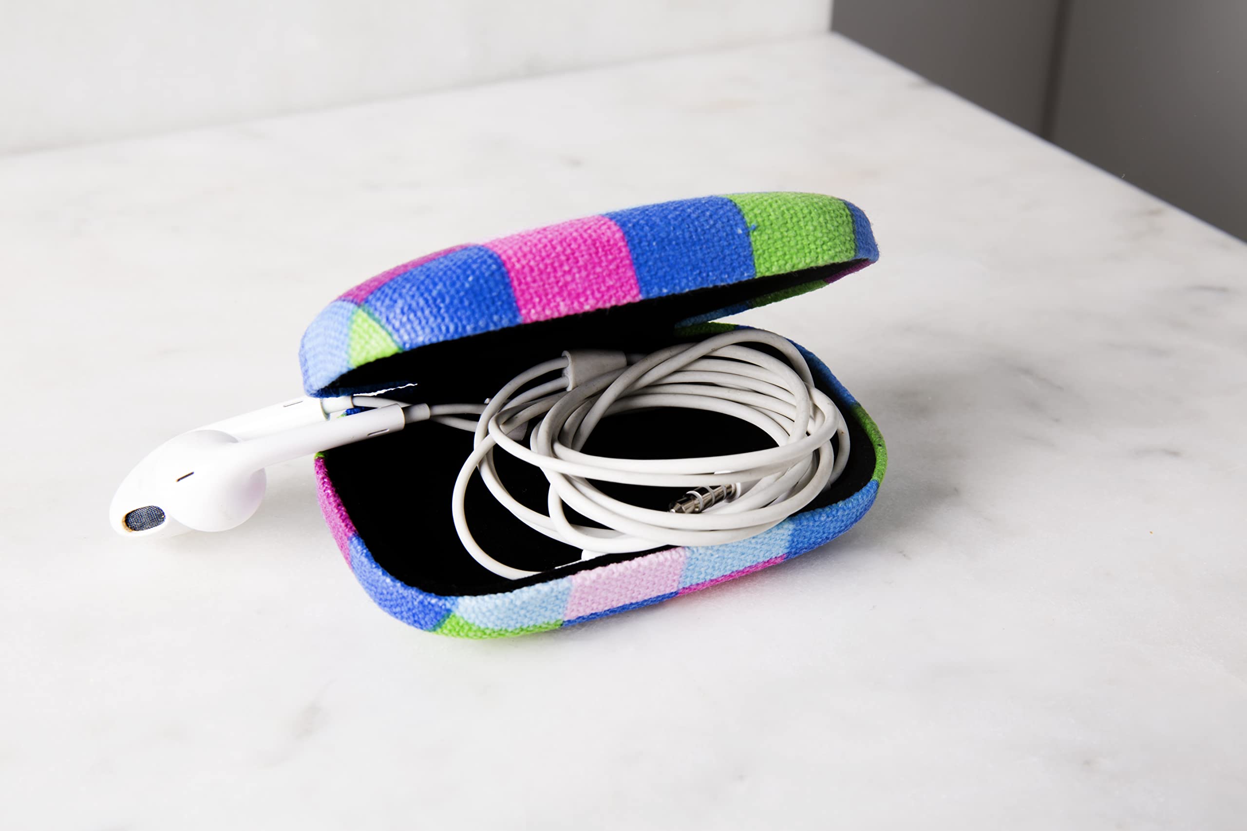 Kikkerland plaid organizer holds USB cables and chargers to prevent tangles.