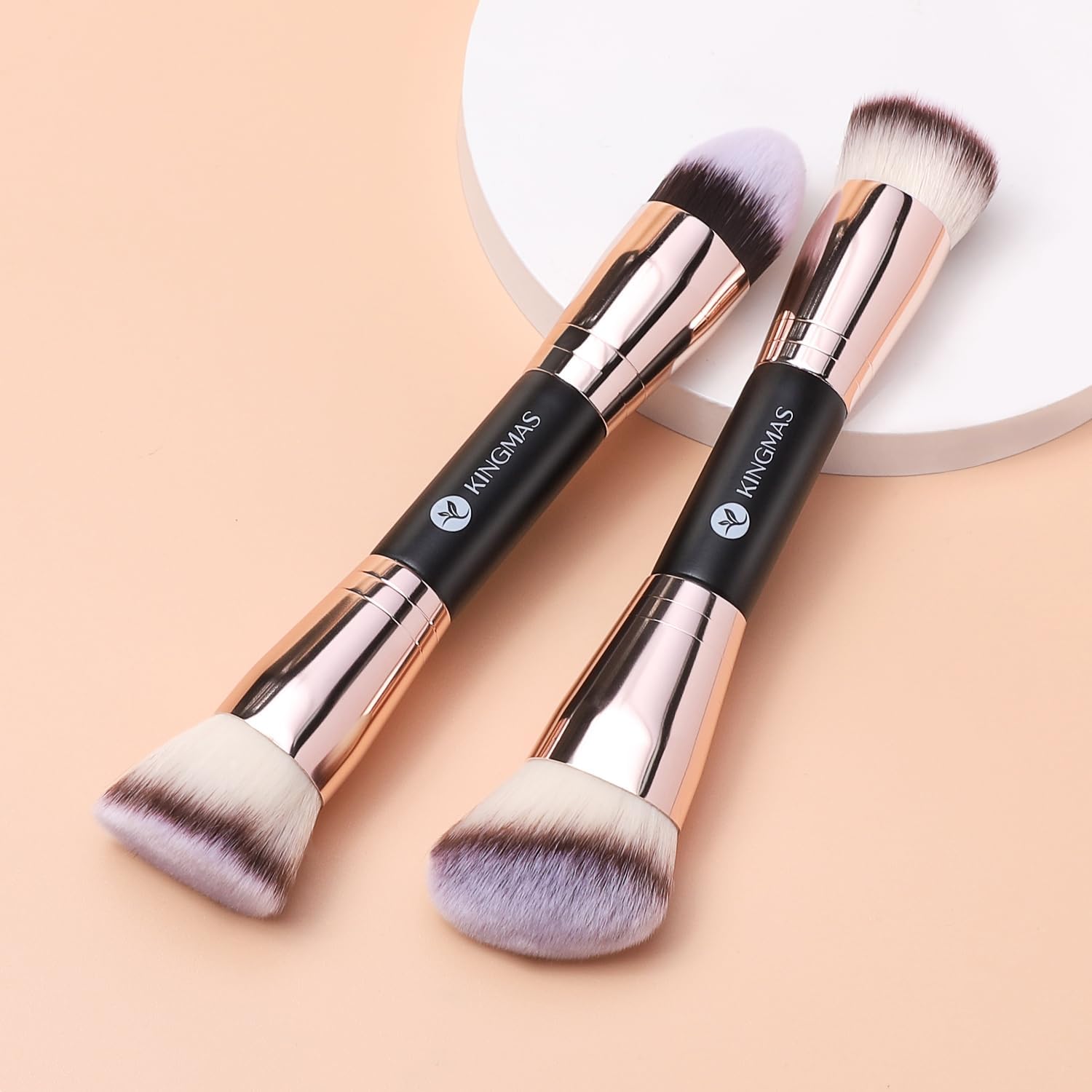 KINGMAS on-the-go brush ideal for quick touch-ups.