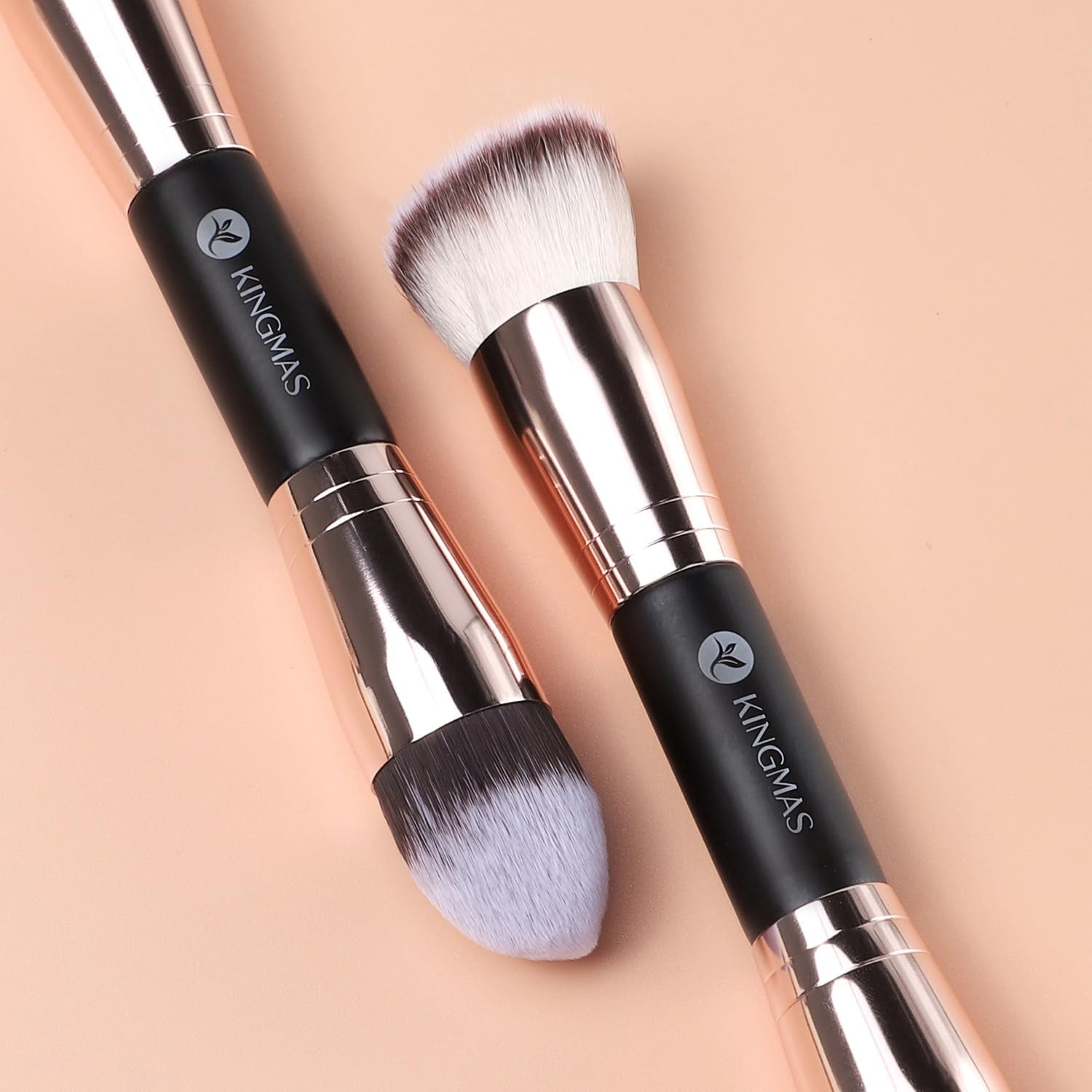 KINGMAS powder-buffer brush applies powder with strong grip.