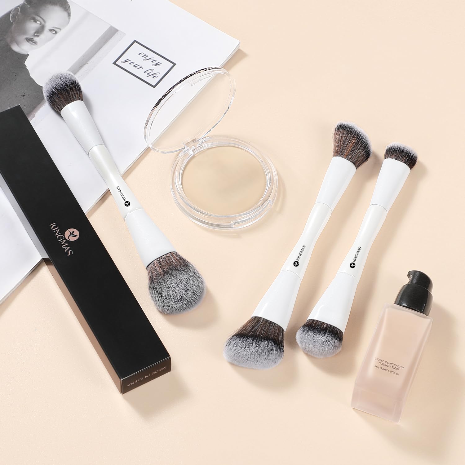 KINGMAS synthetic fibers provide soft touch and strong powder grasping power