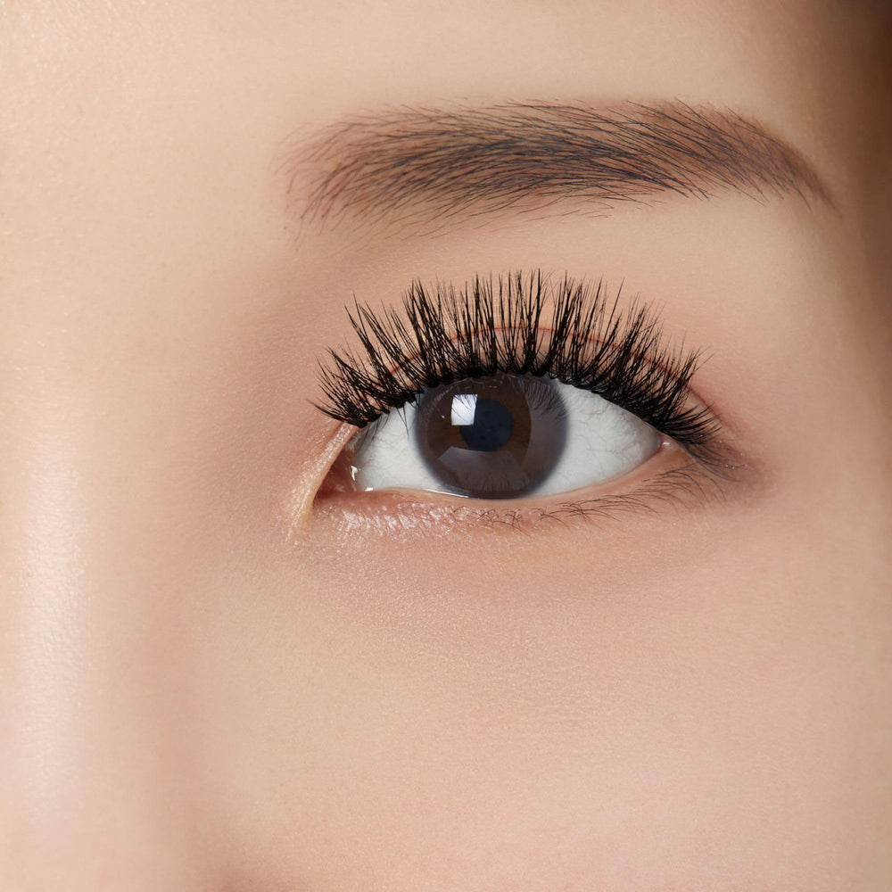 KISS Lash Couture LuXtensions Lightweight wear along the lash line all day.