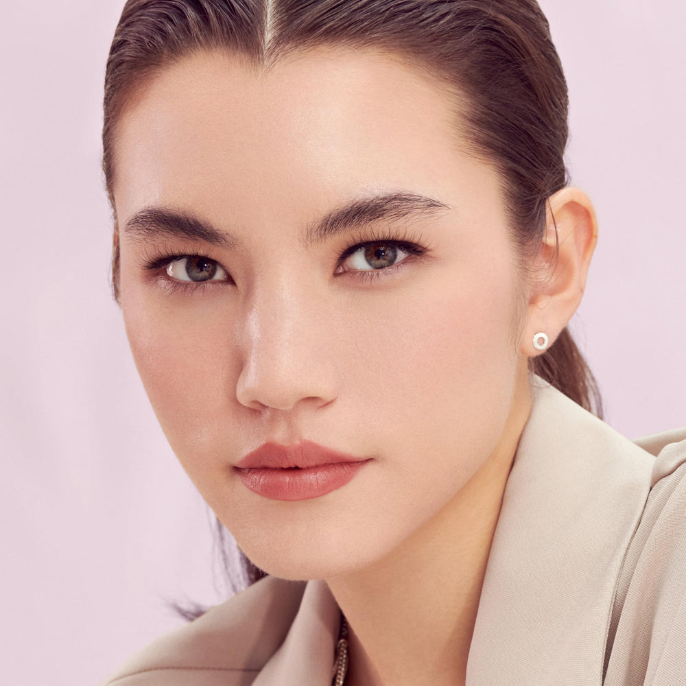 KISS Nude Blazer application tip highlights easy self-application