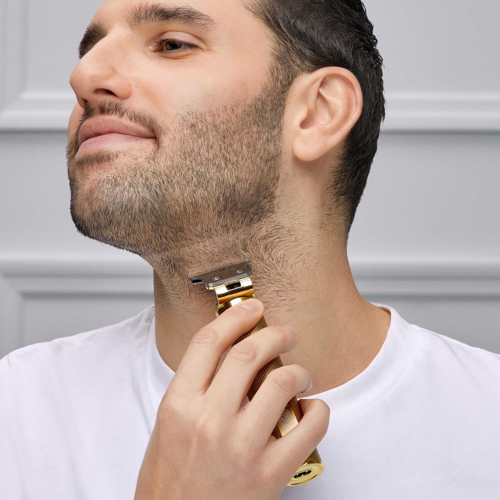 KISS Precision Blade Trimmer washable T-blade for easy cleaning after use.