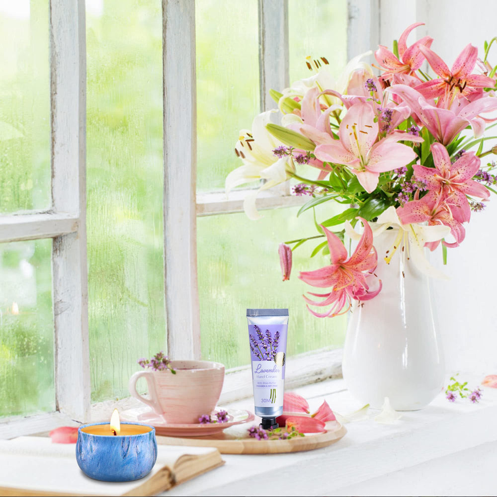 KIYTARBOO jasmine candle offers uplifting floral vibes.