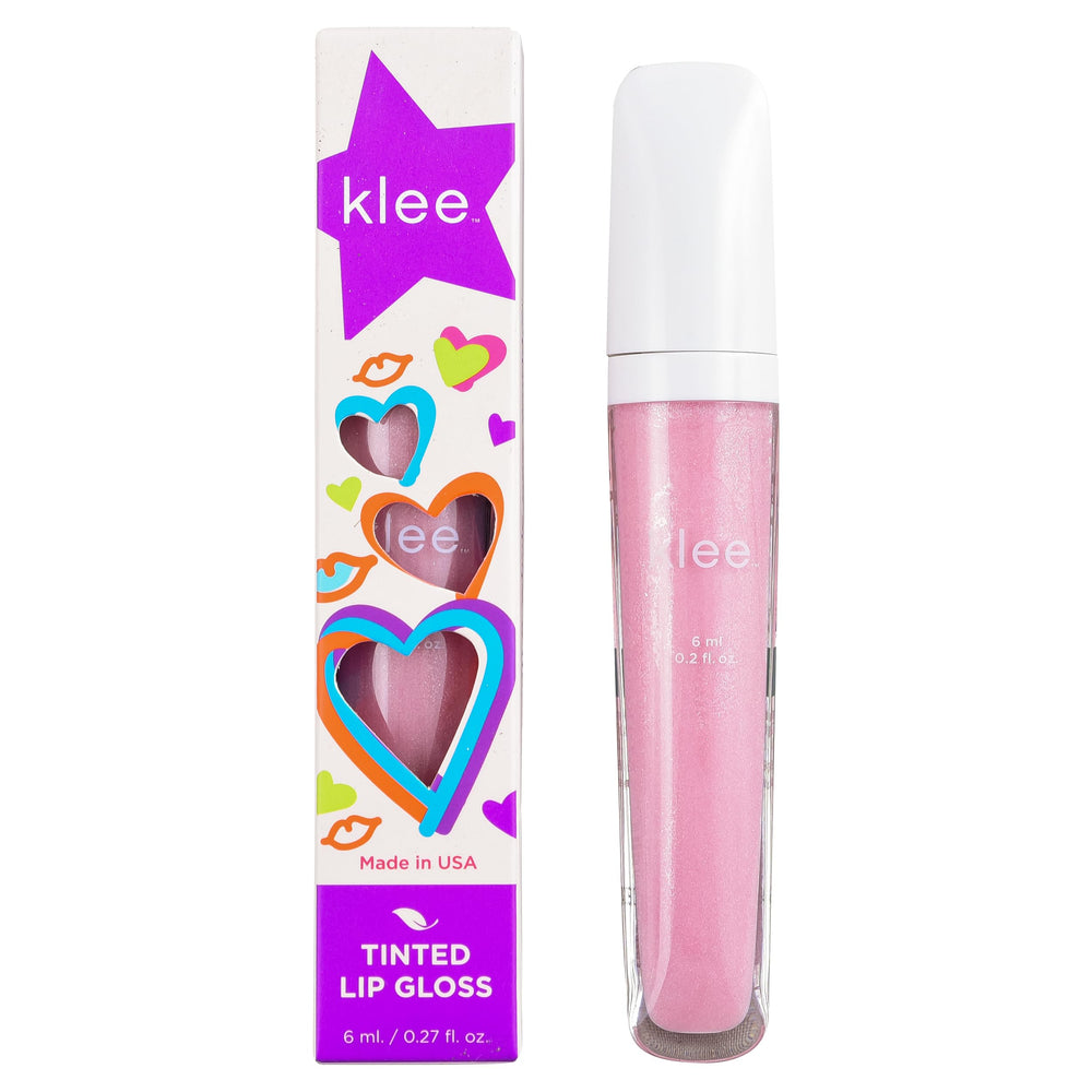 Klee Lunastar gloss wand in action for smooth application.