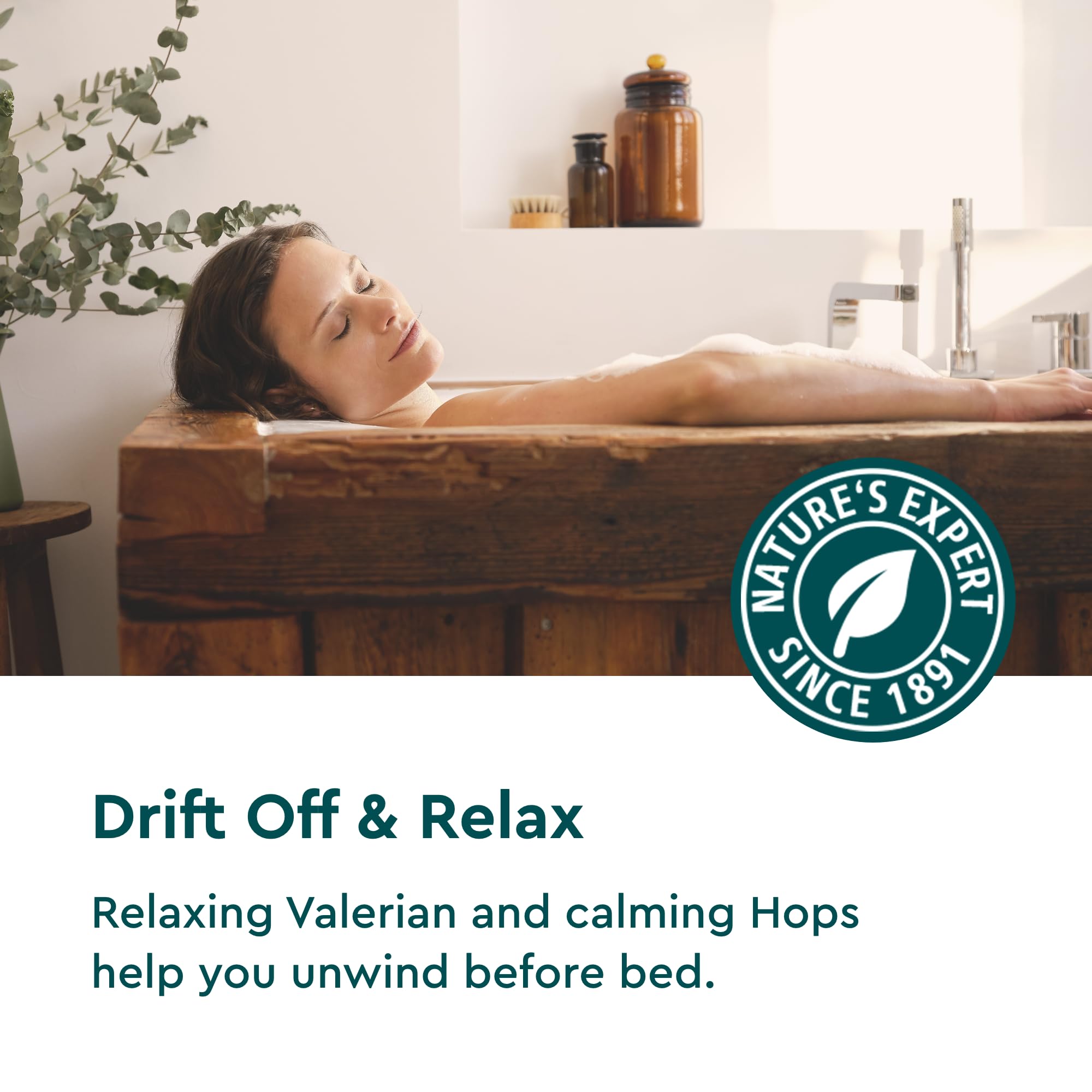 Kneipp Dream Away bath water turns blue, creating a tranquil bath atmosphere.