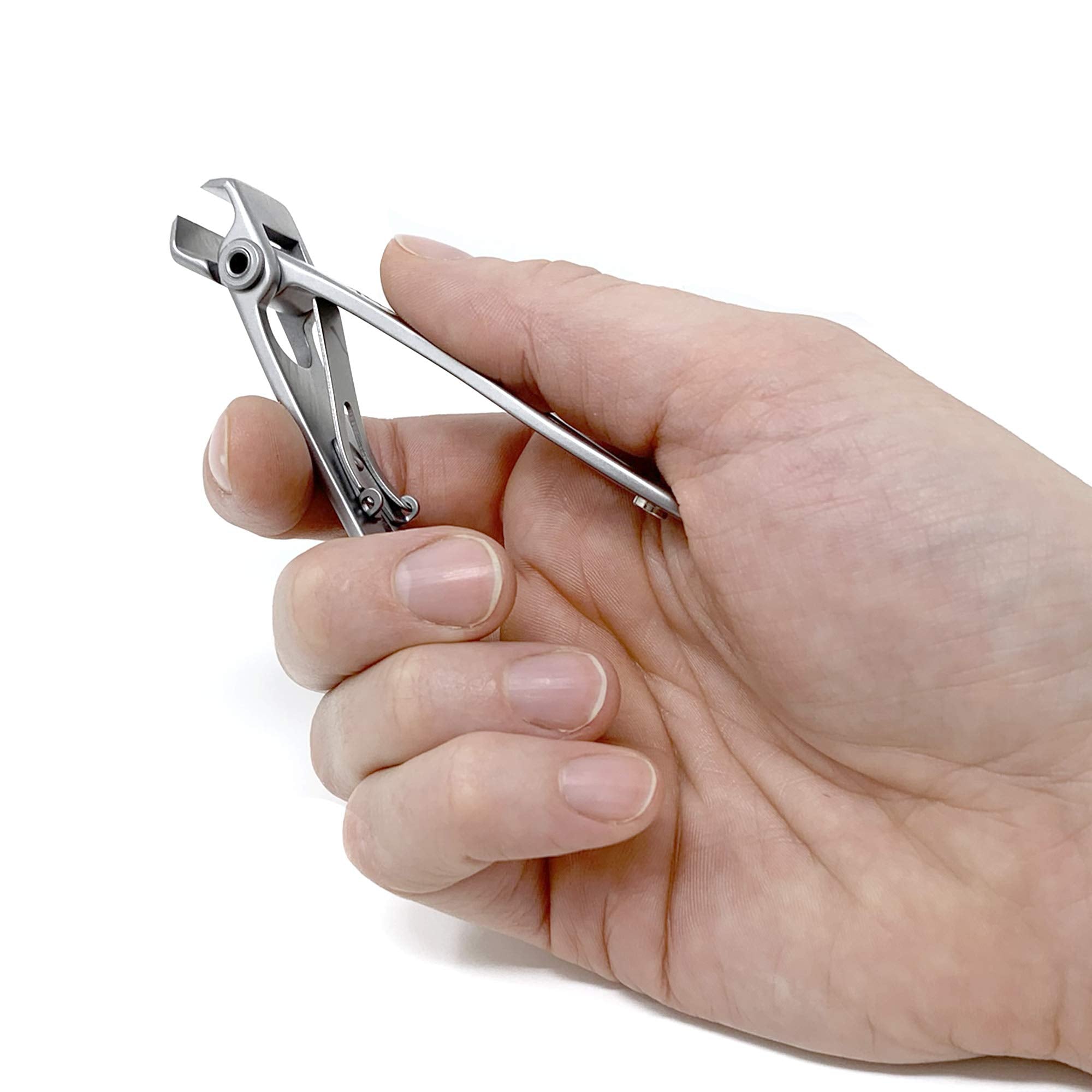 KOHM gift-ready nail clipper set supports neat hands and feet.