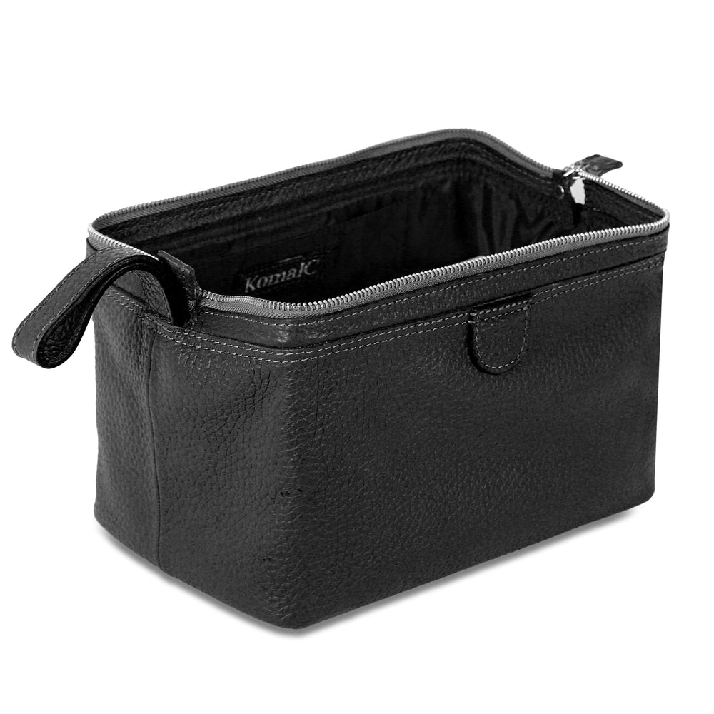 KomalC water-resistant interior lining protects contents in transit.