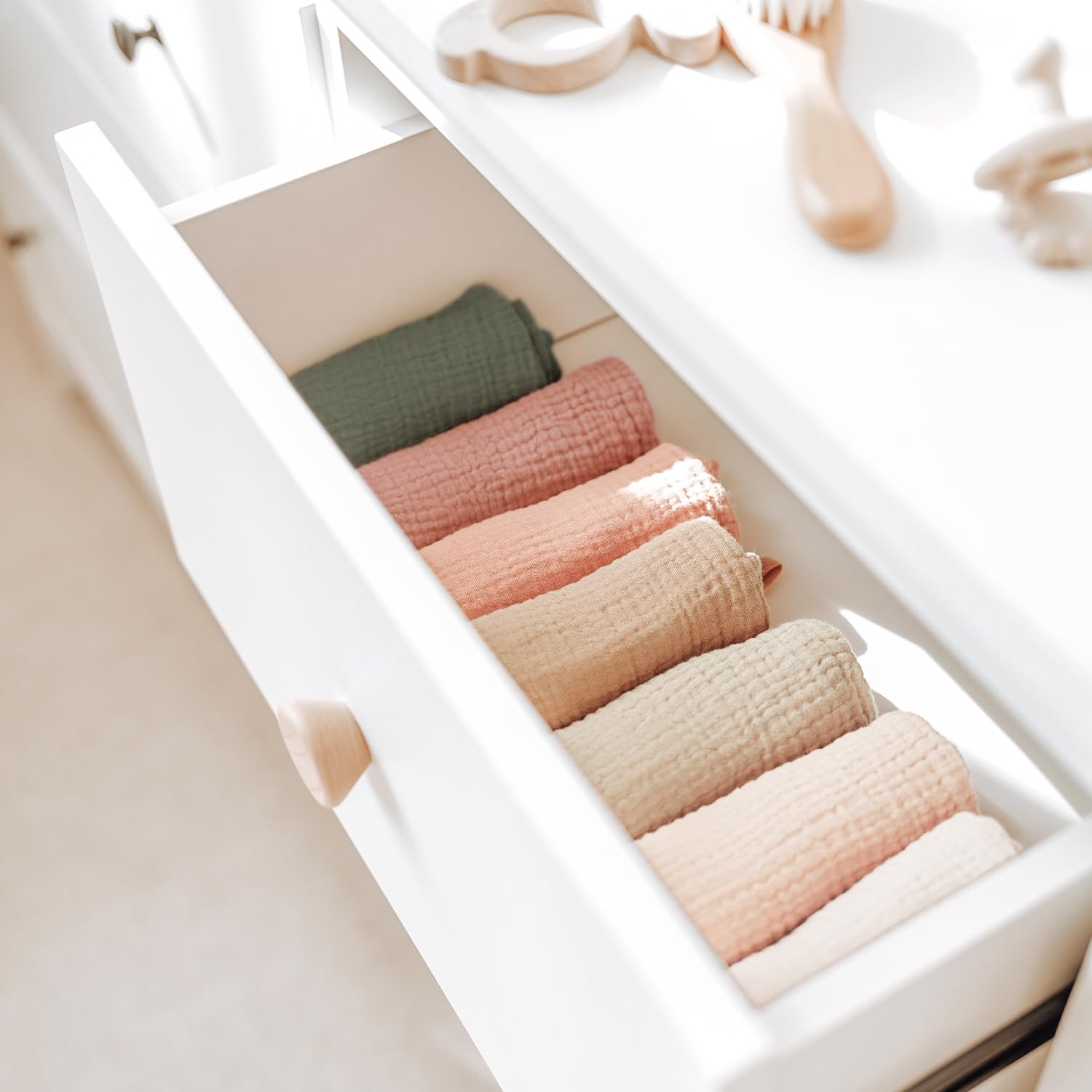 Konssy soft two-layer muslin fabric stays smooth over time.