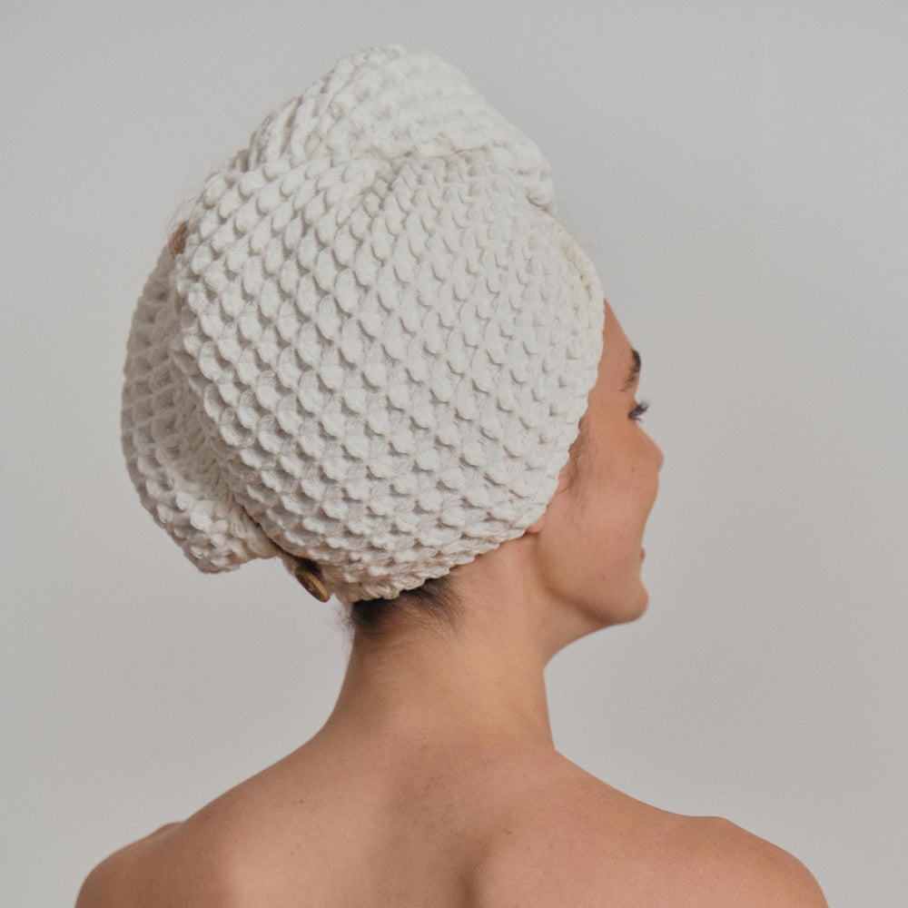 Kosmu in-use on head turban shows quick-dry benefits after shower.
