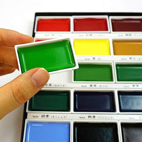 Gansai Tambi palette and color chart aid swatching and quick color distinction.