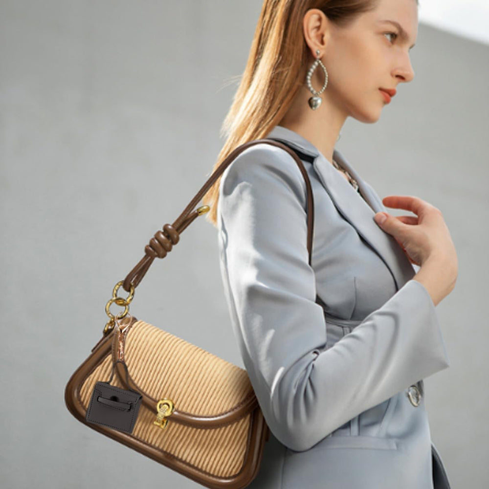 KuuGuu llavero-mochila mini gris, suave cuero PU para uso diario.