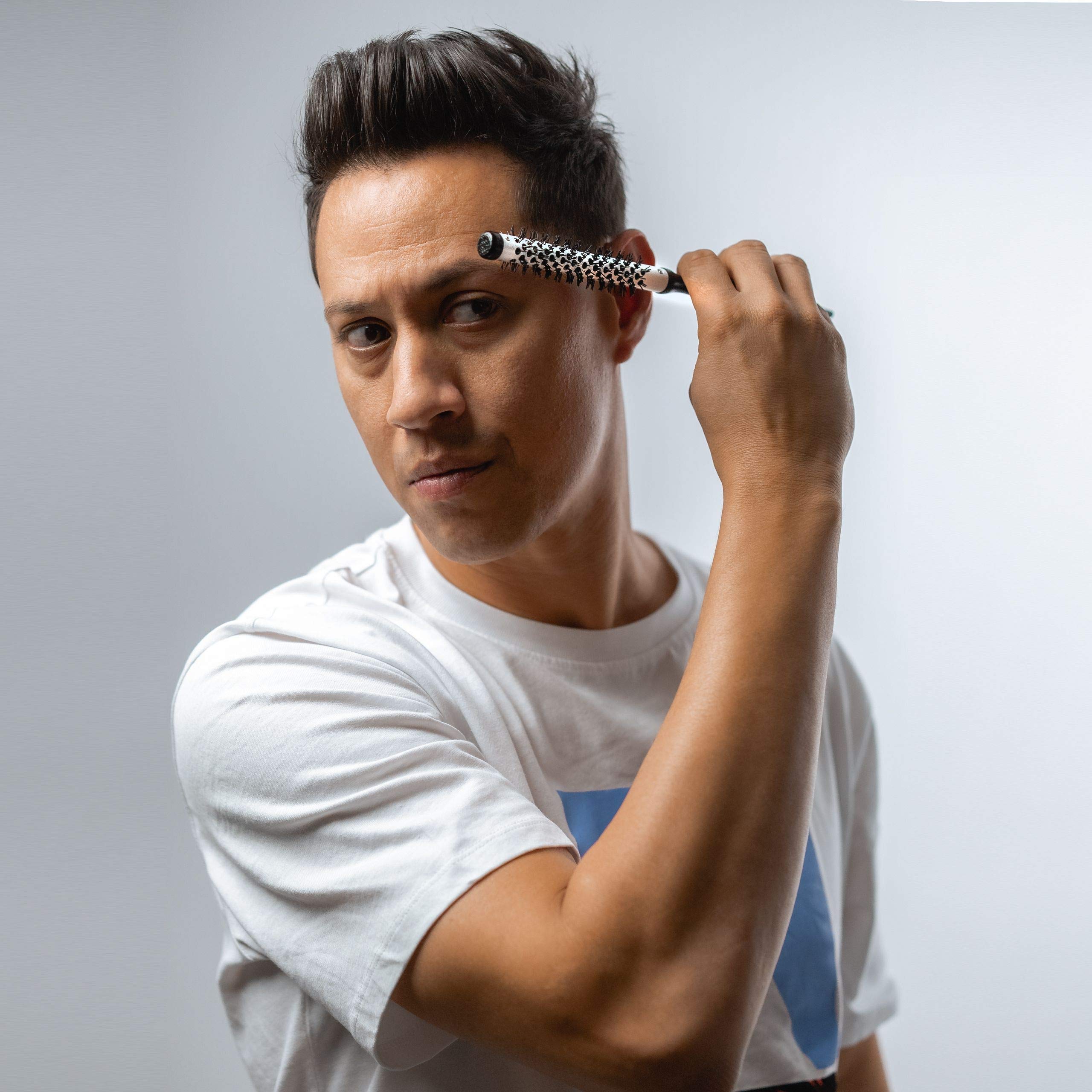 L3 Round Brush Set demonstrates faster drying and root-to-tip smooth texture for professional results.