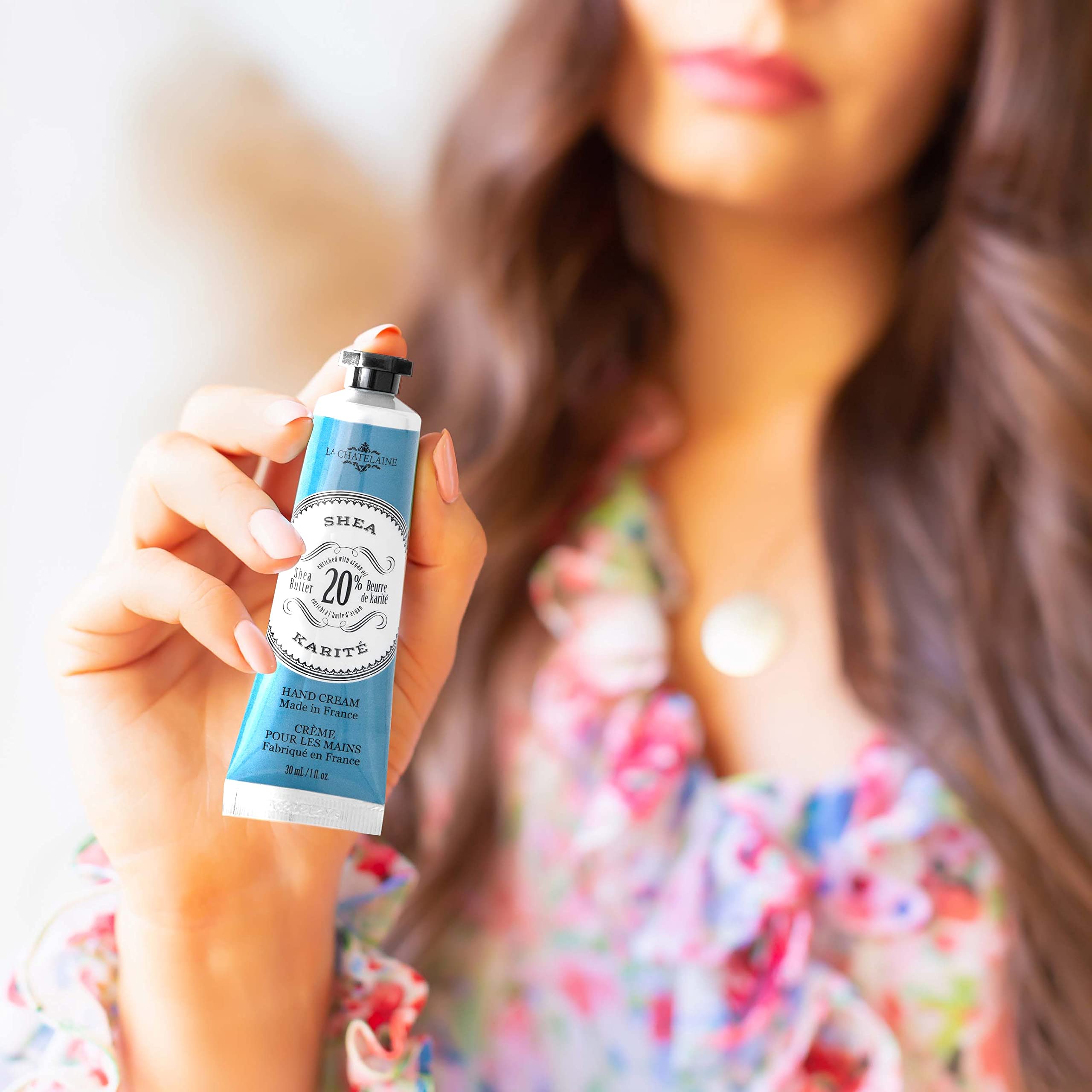 La Chatelaine coconut-milk formula swatch demonstrates quick-absorbing moisture for dry hands.