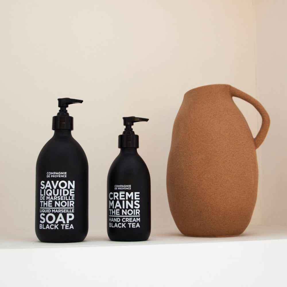 La Compagnie de Provence sleek pump dispensing for easy, mess-free use.