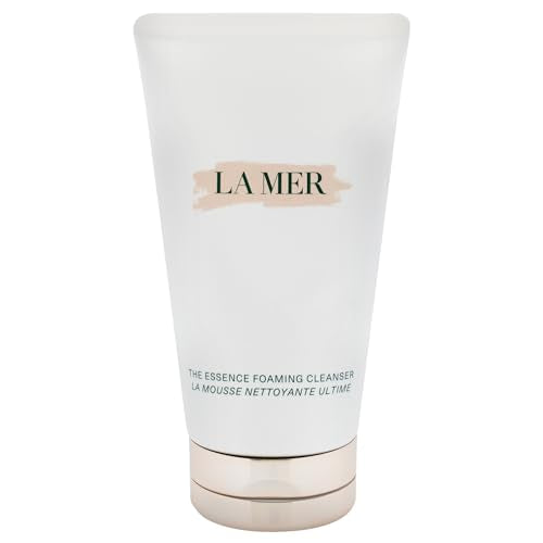 La Mer Foaming Cleanser lather close-up; gentle purifying foam for daily skin refresh.