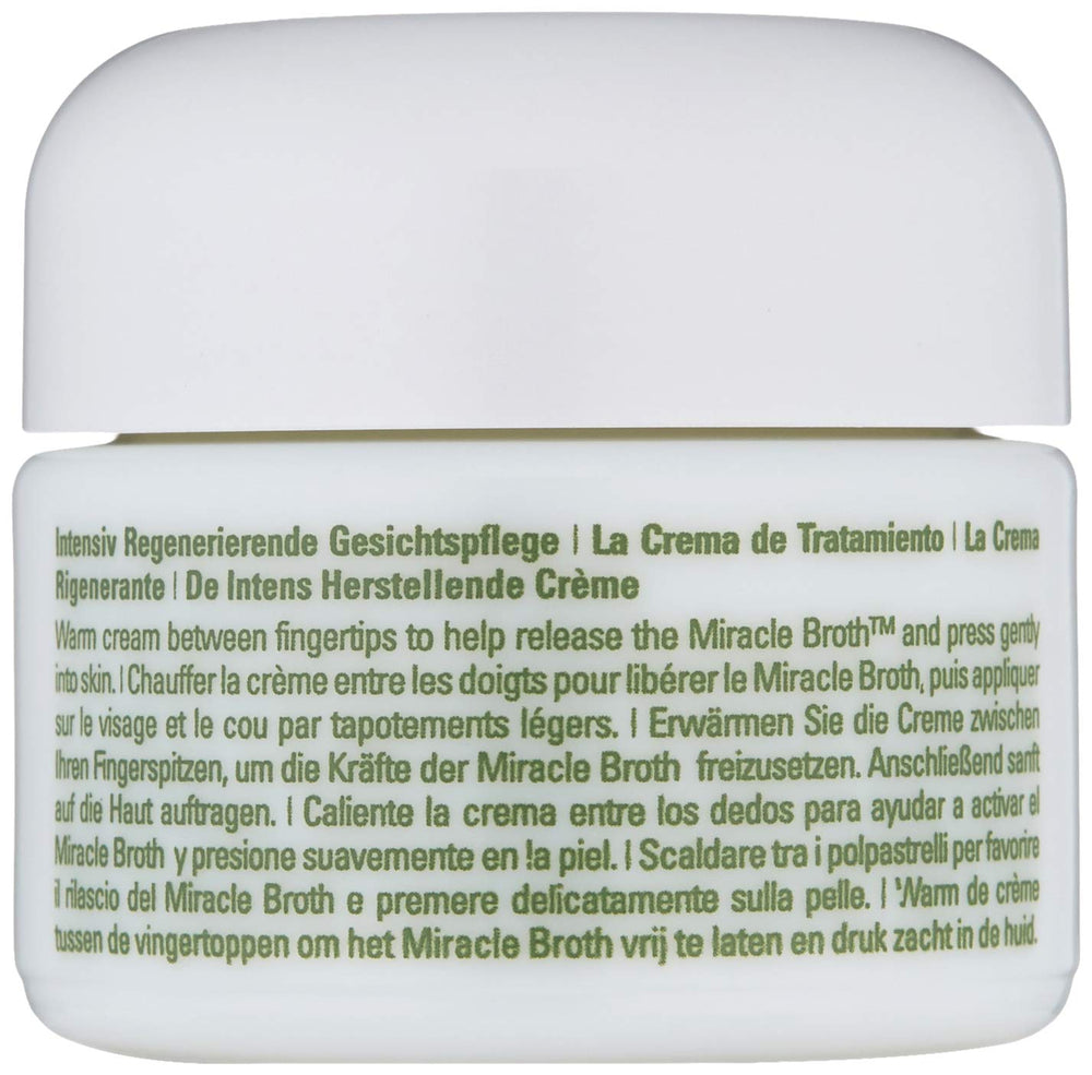 La Mer packaging image signaling premium skincare.