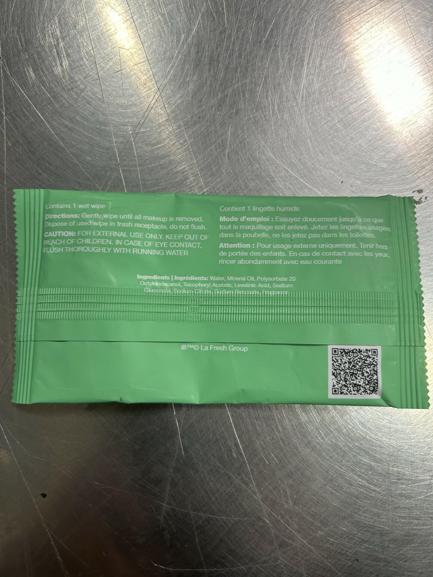 La Fresh makeup remover wipes lip-application gentle lip makeup removal.