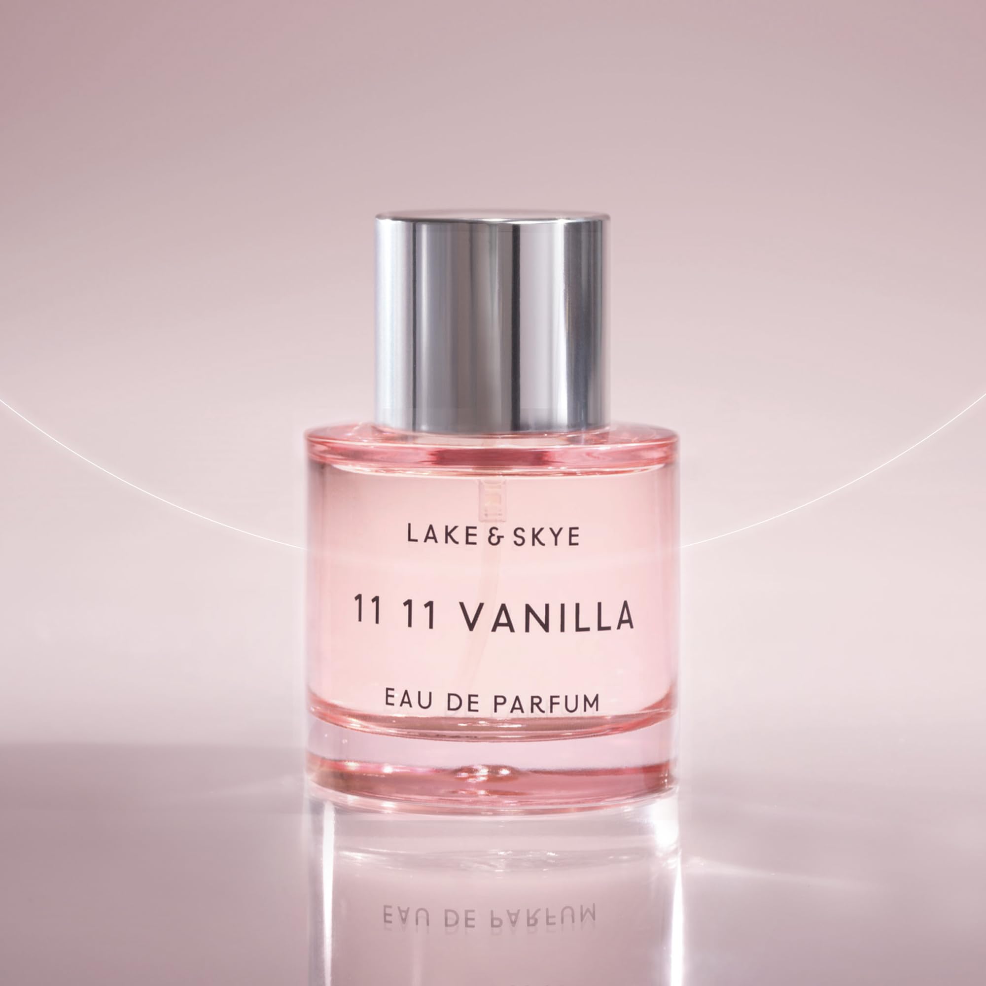 Lake & Skye 11 11 Vanilla Musk Amber close-up reveals warm depth for layering.