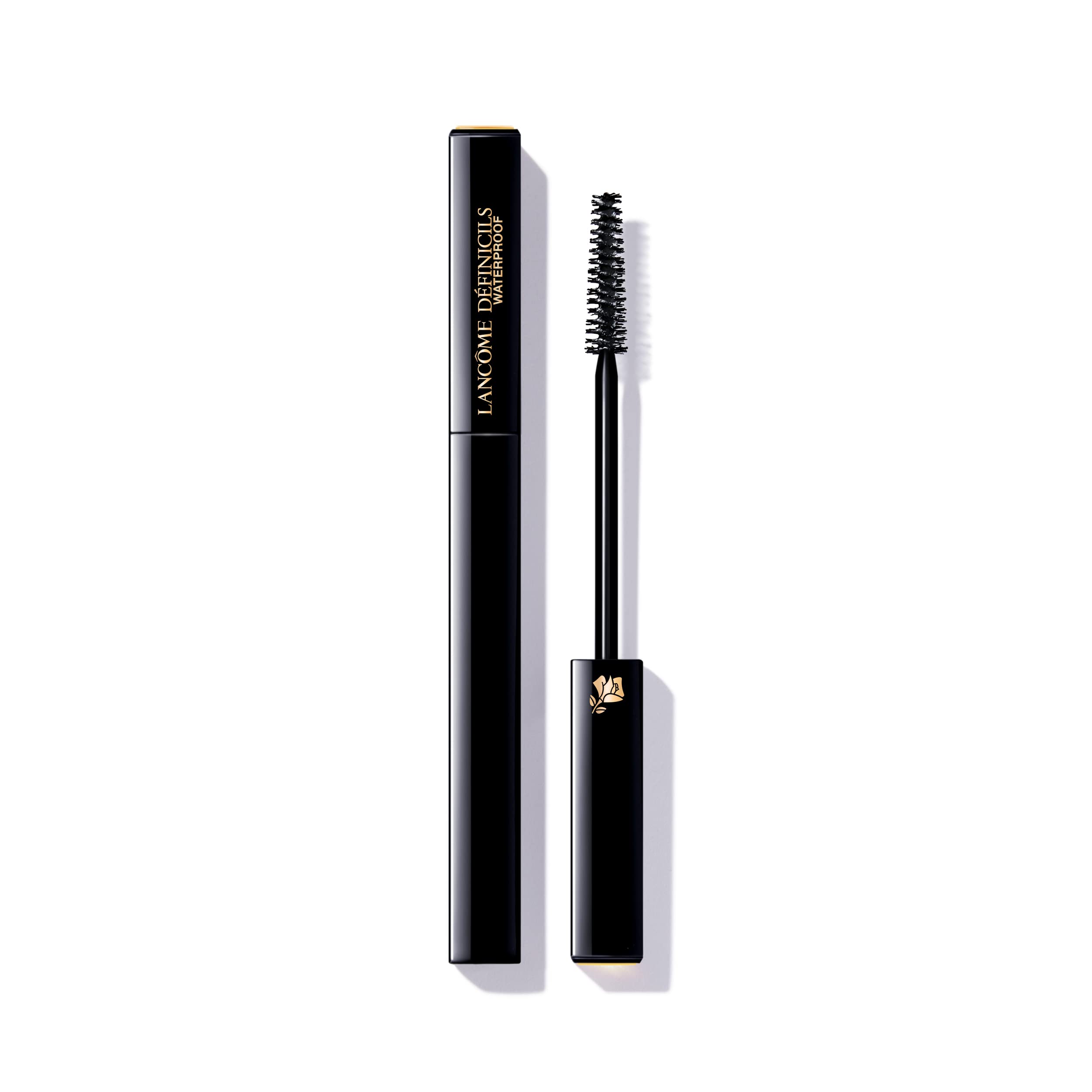 Lancôme Définicils waterproof mascara wand application for precise, natural lashes