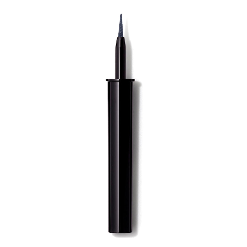 Lancôme Artliner felt-tip precision applicator for clean, precise lines and a defined cat-eye.