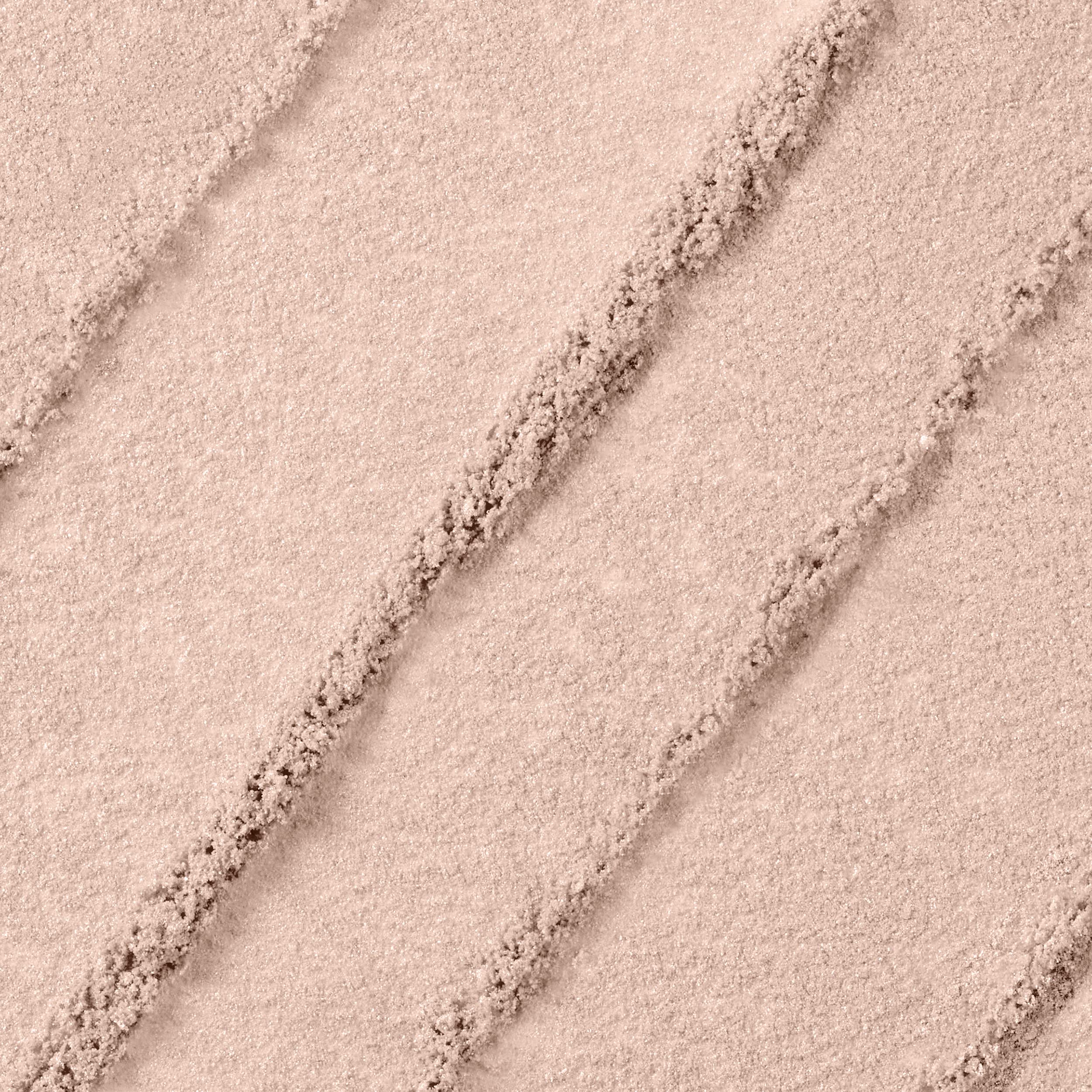 Lancôme Color Design single eyeshadow close-up highlights shimmer shade and long wear.