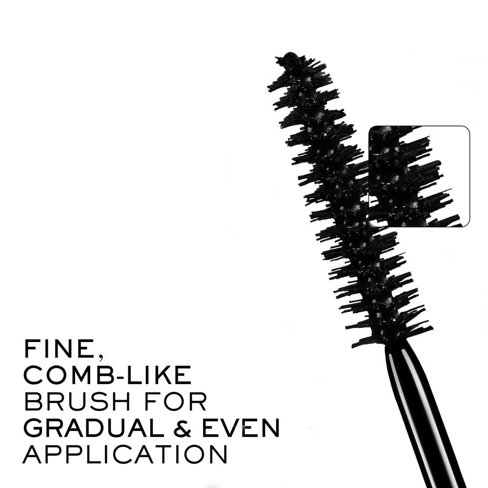 Lancôme Définicils applying layers for natural lash build.
