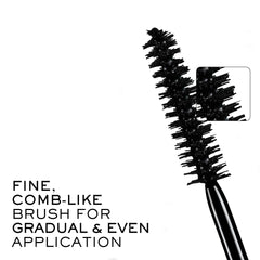 Lancôme Définicils applying layers for natural lash build.