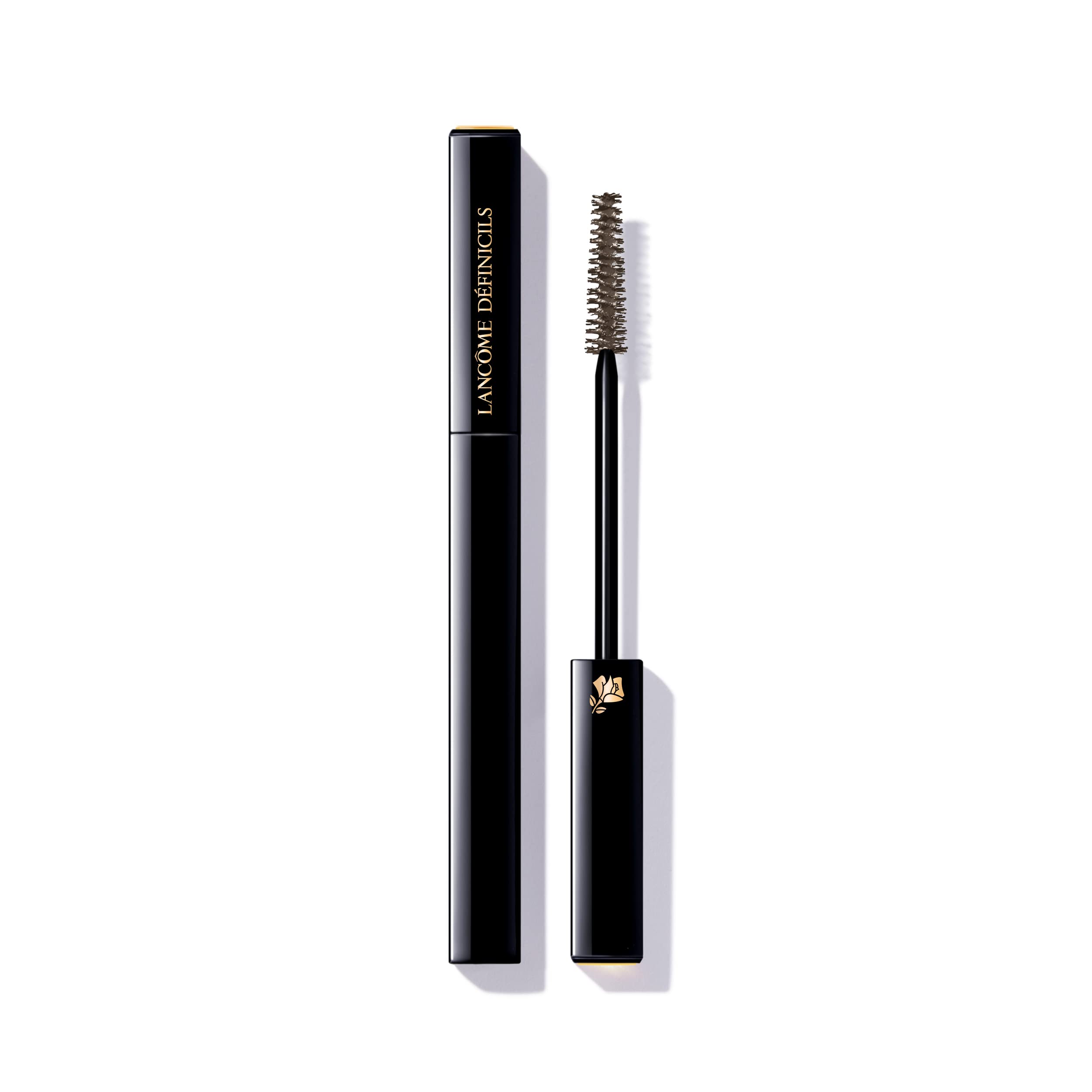 Lancôme Définicils lengthening brush close-up for defined lashes