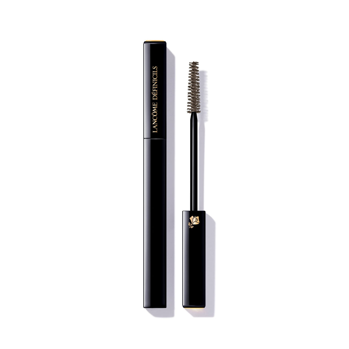Lancôme Définicils lengthening brush close-up for defined lashes