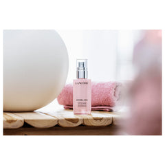 Lancôme Hydra Zen Glow texture-closeup highlights lightweight, breathable cream for daily wear.