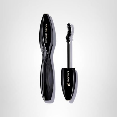Lancôme Hypnôse Drama brush coats lashes from root to tip for drama