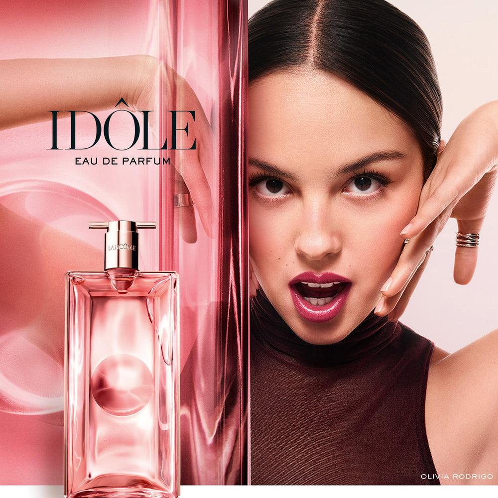 Lancôme Idôle Body Up label close-up highlights its scented hydration benefits.