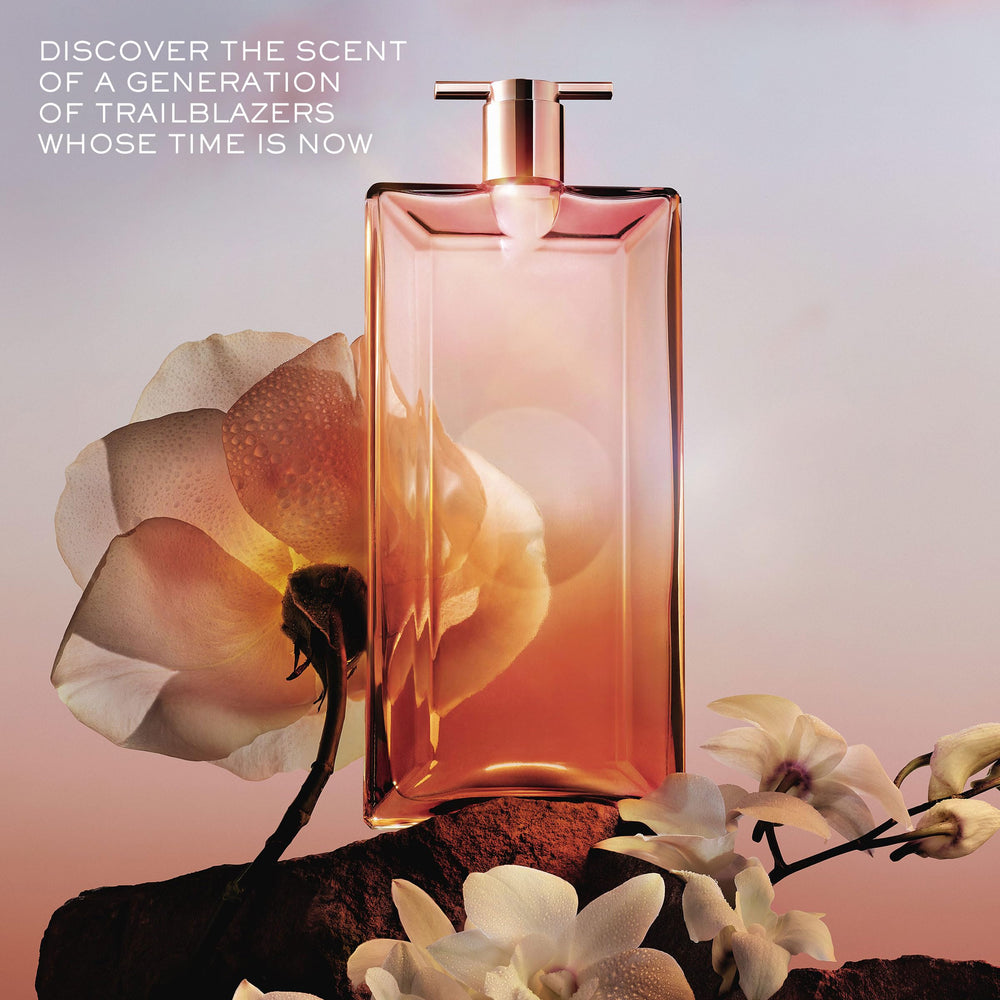 Lancôme Idôle Now musk orchid accord close-up hints modern, luxurious feel.
