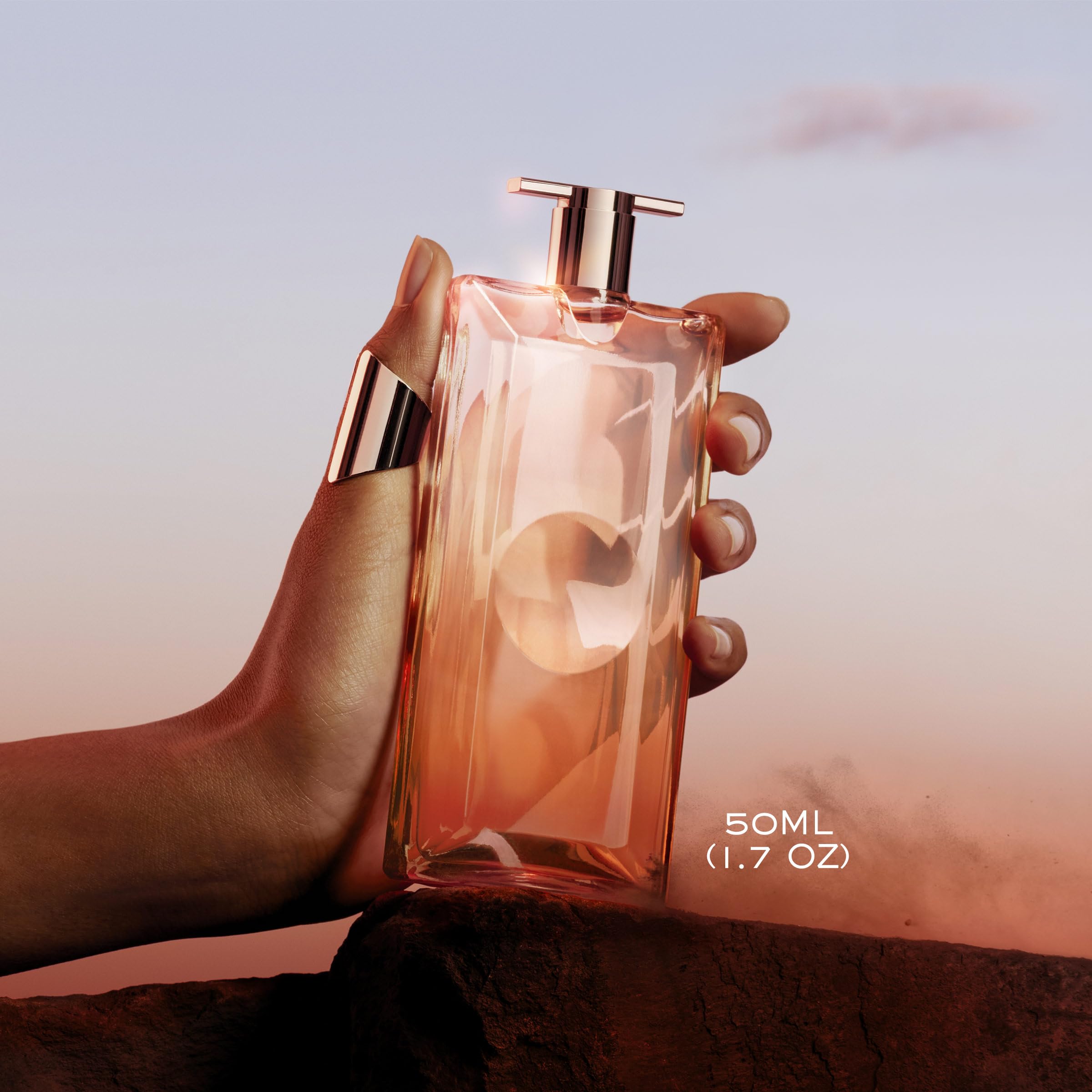 Lancôme Idôle Now rose note close-up signals elegant floral scent for daily wear.