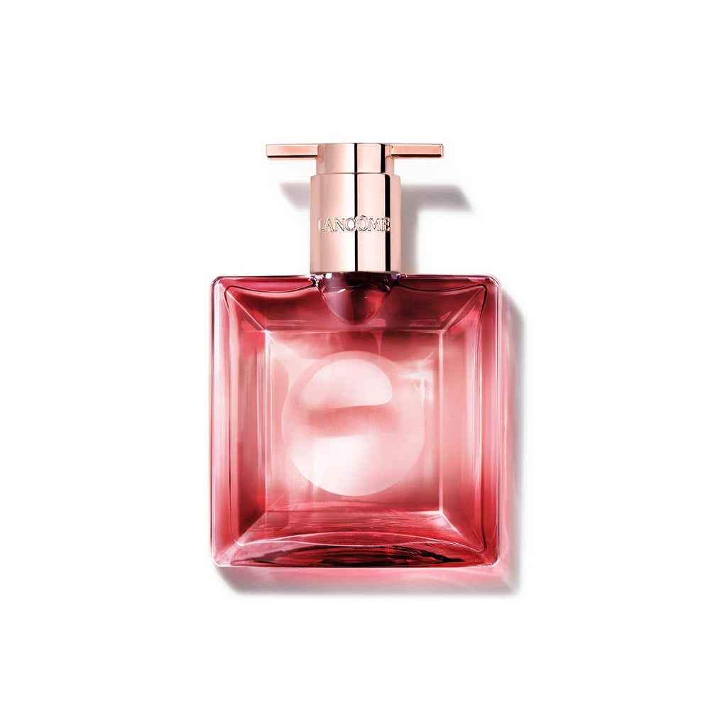 Lancôme Idôle Power bottle cap close-up reveals premium longevity.