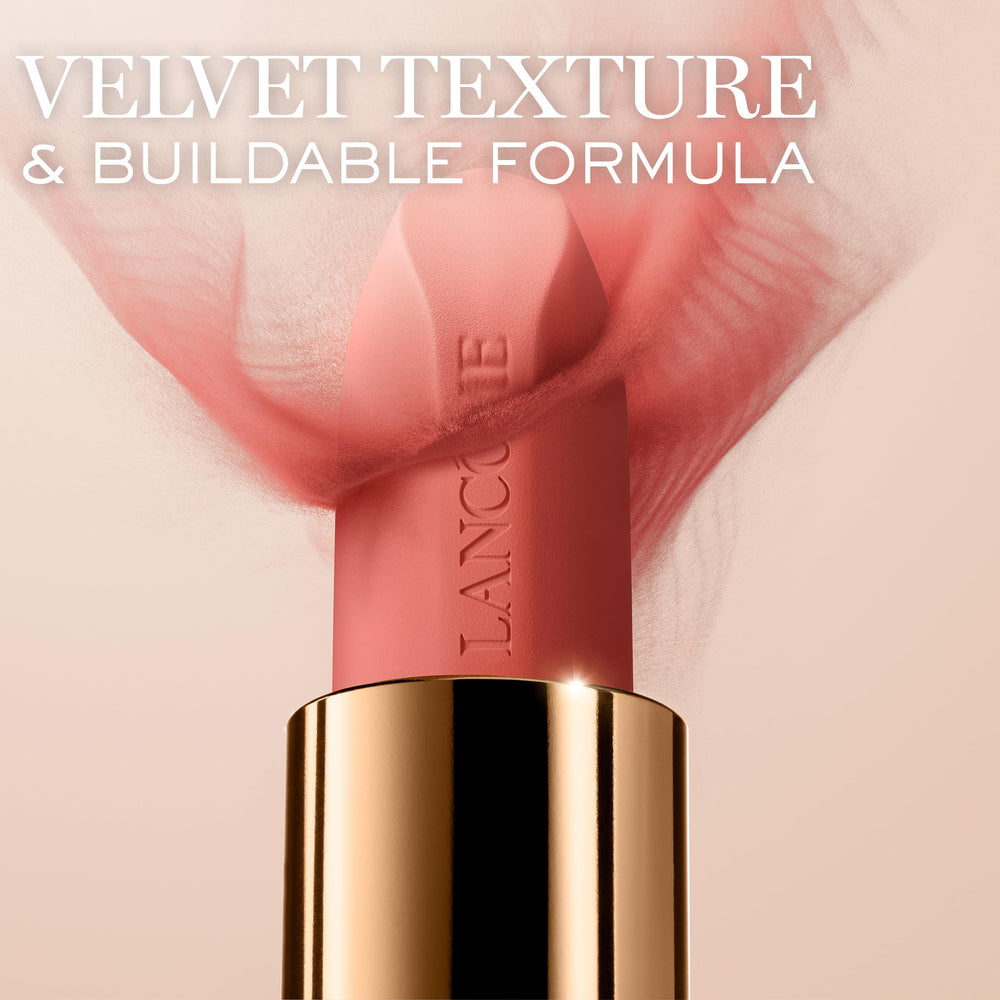Lancôme Intimatte petal-shaped bullet design enabling precise application.