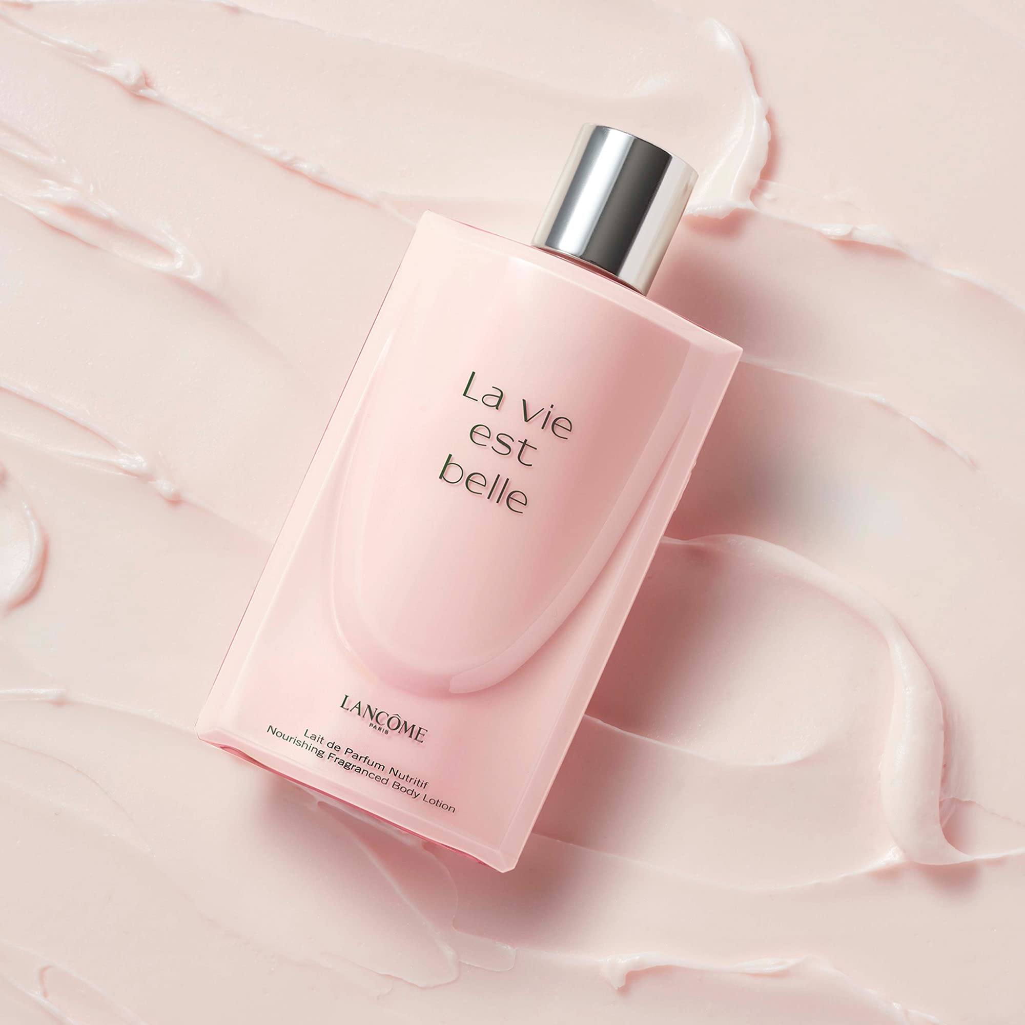 Lancôme La Vie Est Belle fragrance notes close-up featuring iris, patchouli, vanilla for a luxurious aroma